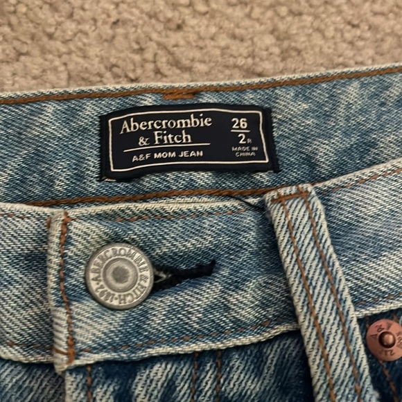 “Abercrombie & Fitch: A & F Mom Jean size 26” - Picture 2 of 9